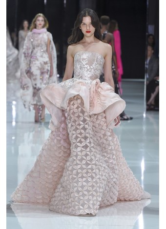 Ralph & Russo Ilkbahar-yaz 2018 Couture Defilesi 